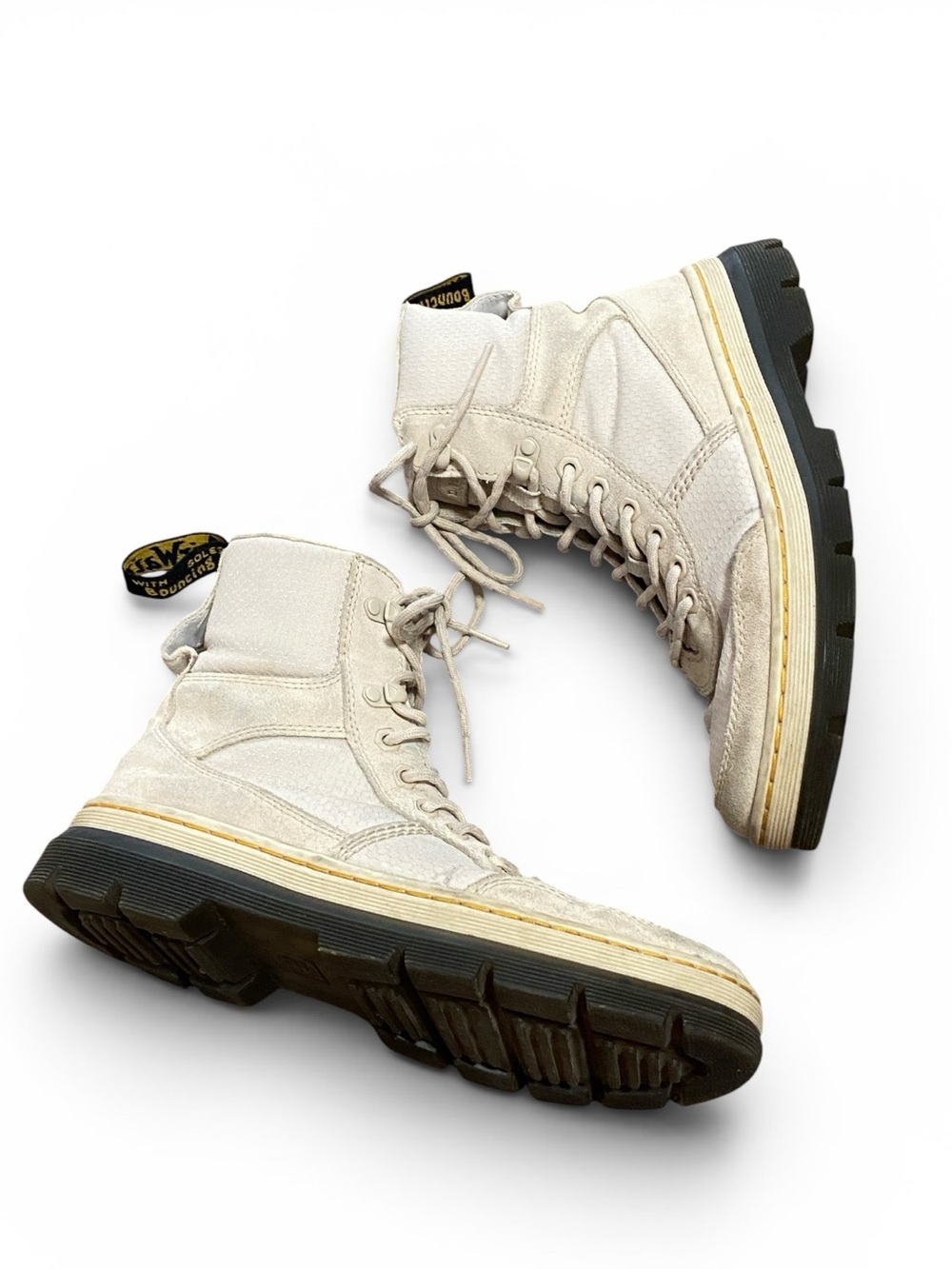 Dr. Martens unisex Cream Lace-Up Combat combs tech  Boots with Black Lug Sole 9W